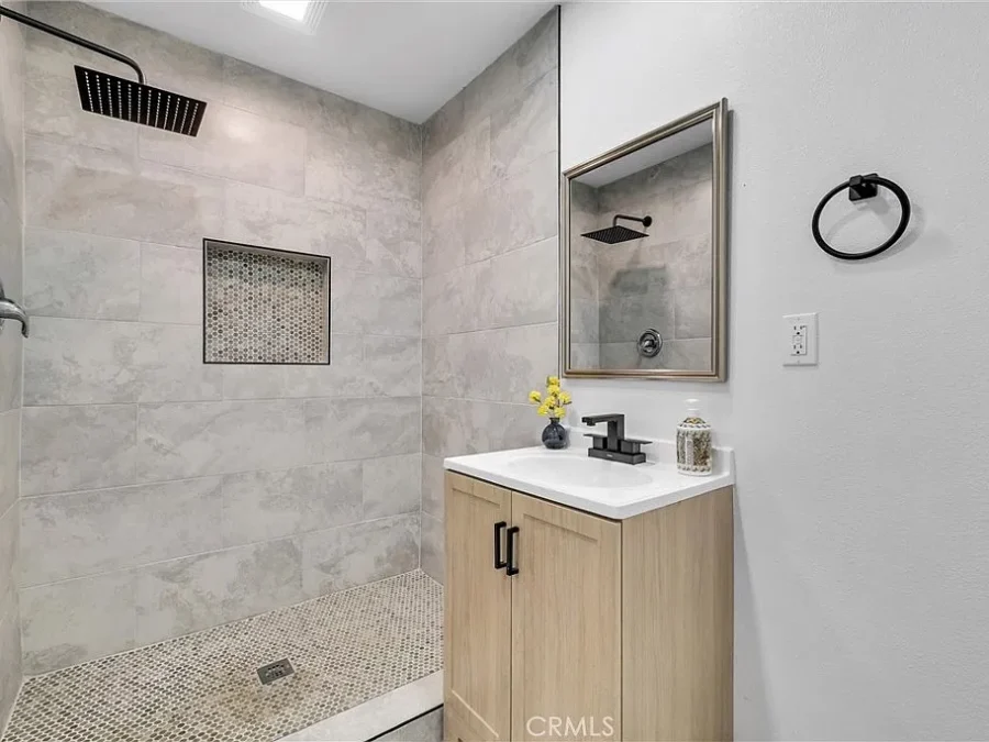 236 S San Jacinto, Hemet, CA 92543