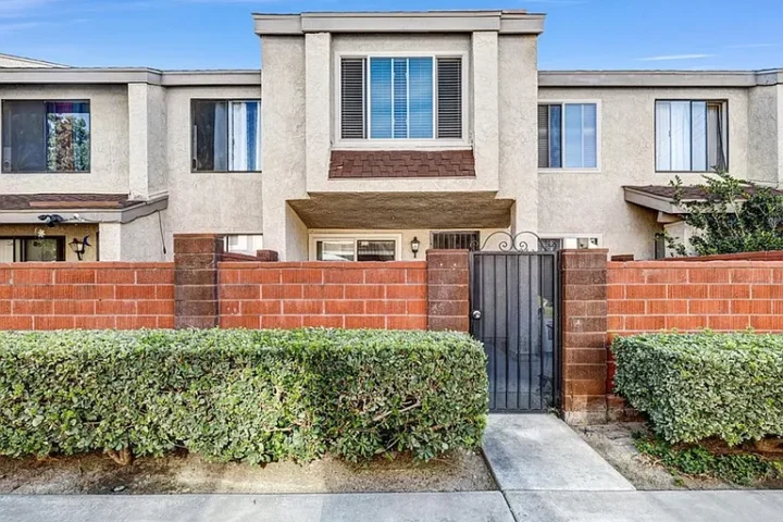 943 W Lamark Ln, Anaheim, CA 92802