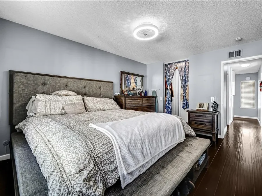 943 W Lamark Ln, Anaheim, CA 92802