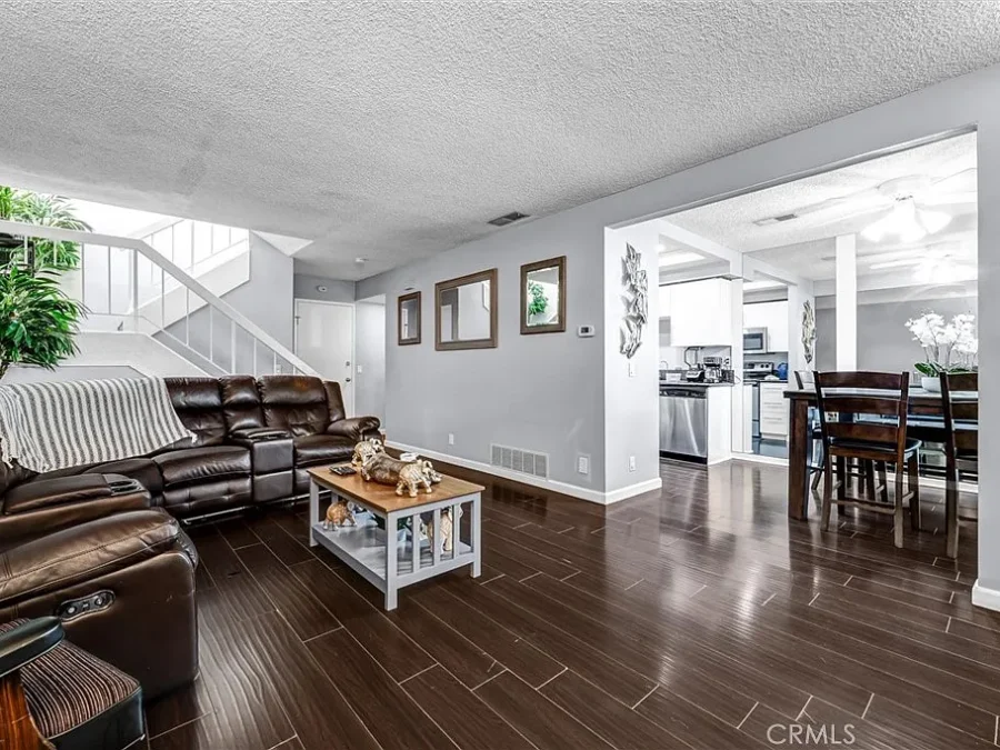 943 W Lamark Ln, Anaheim, CA 92802