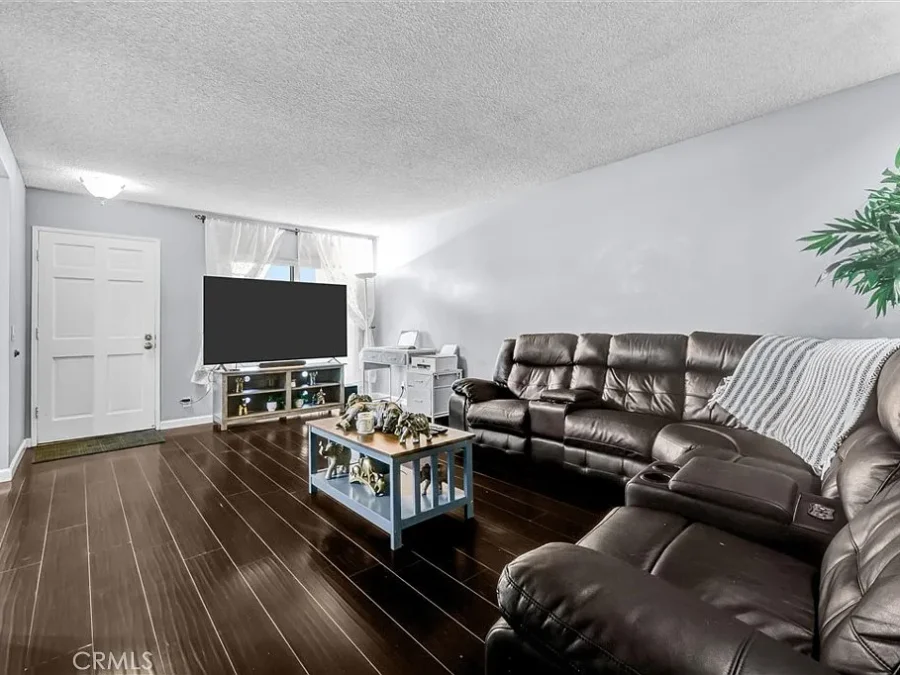 943 W Lamark Ln, Anaheim, CA 92802