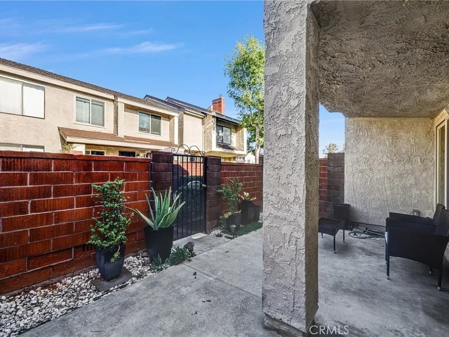 943 W Lamark Ln, Anaheim, CA 92802