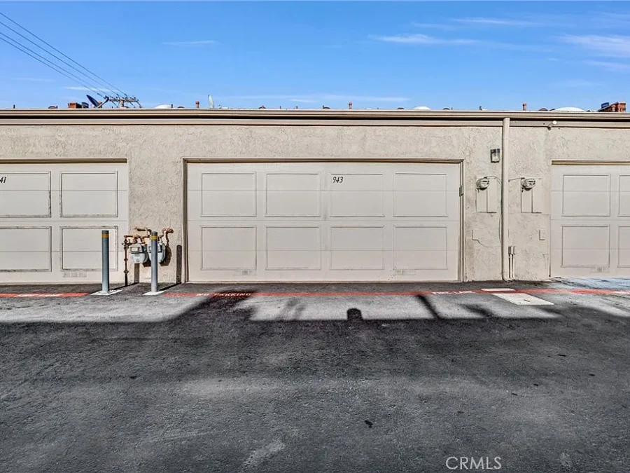 943 W Lamark Ln, Anaheim, CA 92802